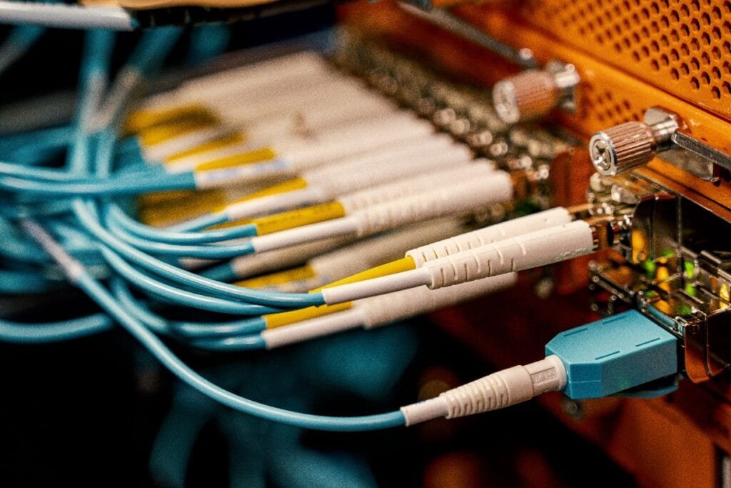 fiber optic cable connect