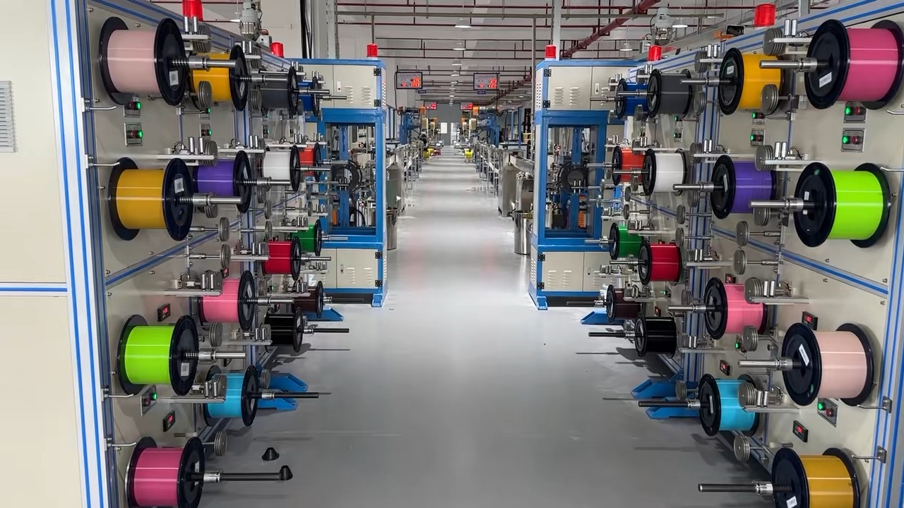 HONGKAI HK-50 PLC and IPC mini cable sheathing production line for a China AI data center cable project